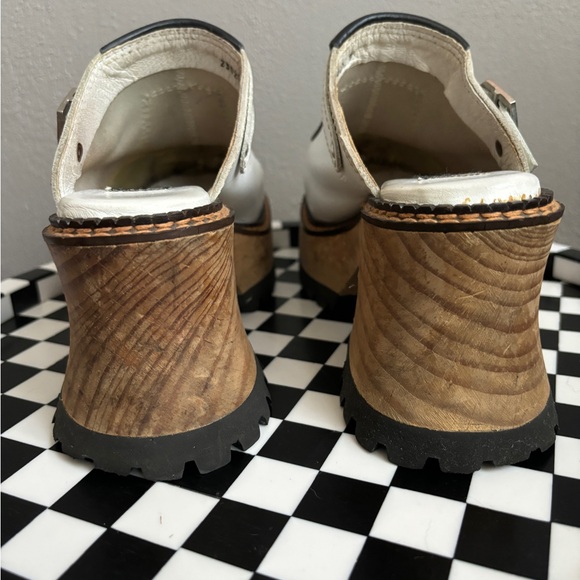 Y2K London Underground Clogs - Picture 7 of 8